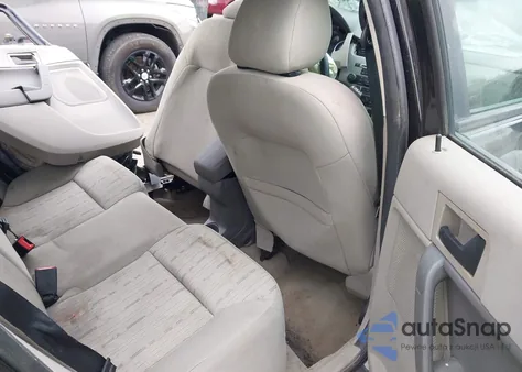 2009 Ford Focus Se z USA, uszkodzony, nr VIN 1FAHP35N19W176494